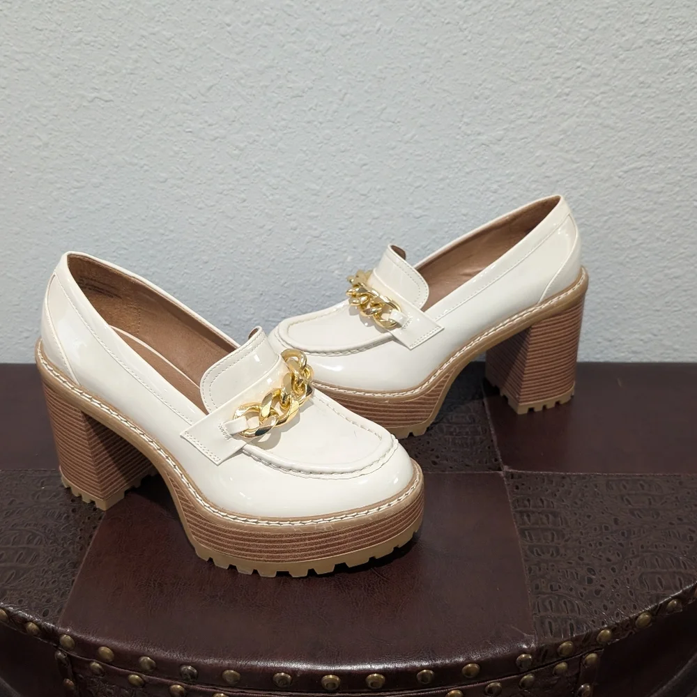 Madden Girl Ivory / Cream Platform Loafers with Gold Chain, Size 9